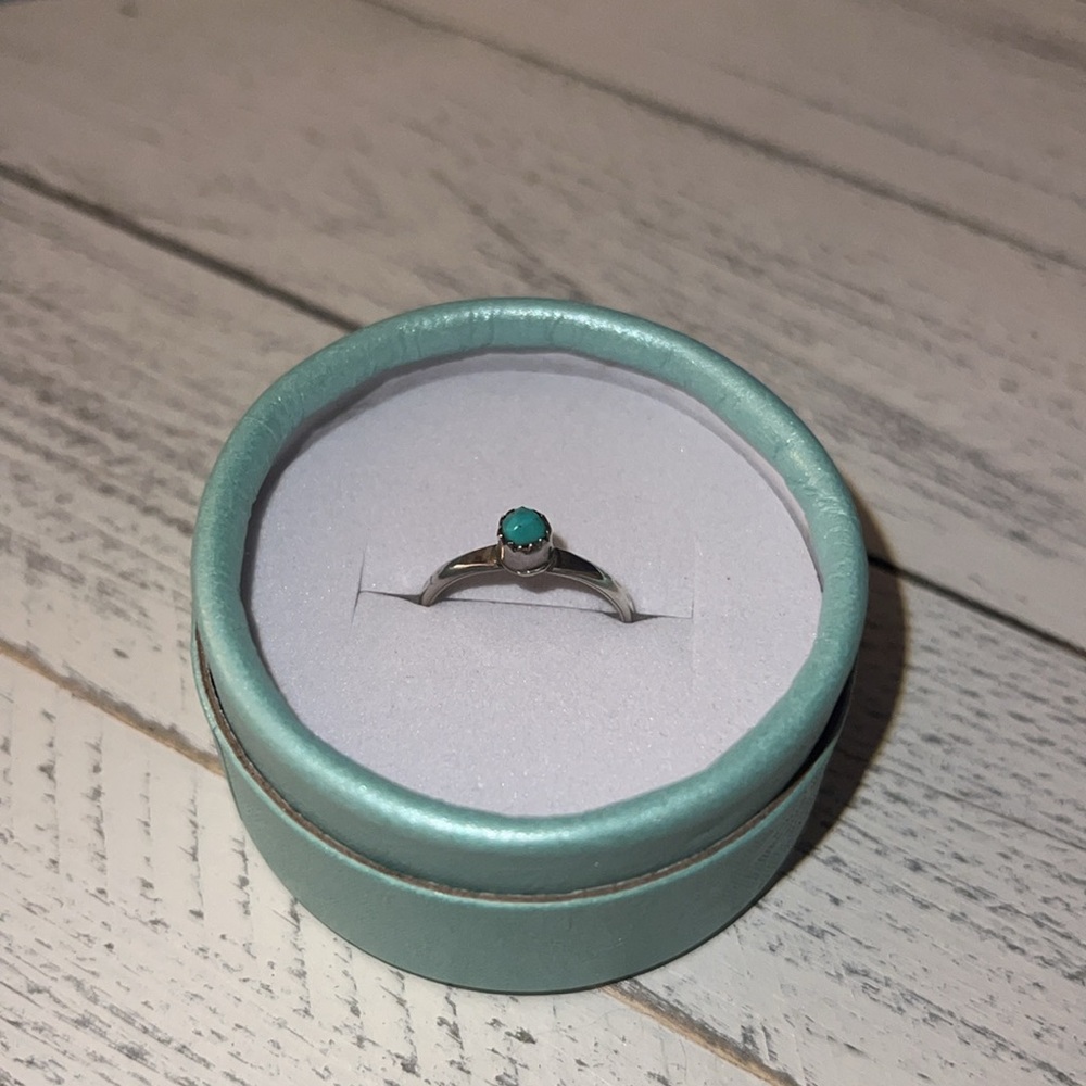 Vintage Native Turquoise Shadowbox Ring 1.1g size 5